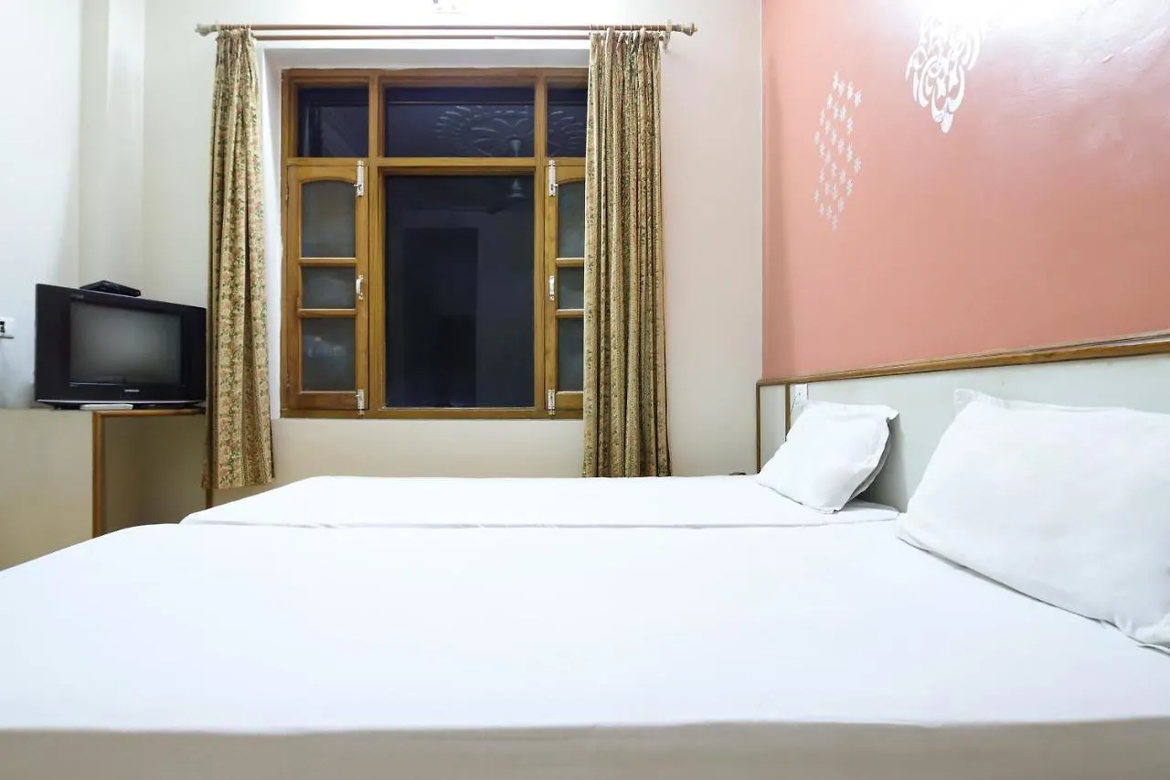Spot On 64233 Grand Ganga View Hotel Varanasi 3*,